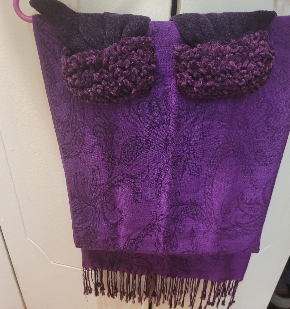 Scarf with gloves